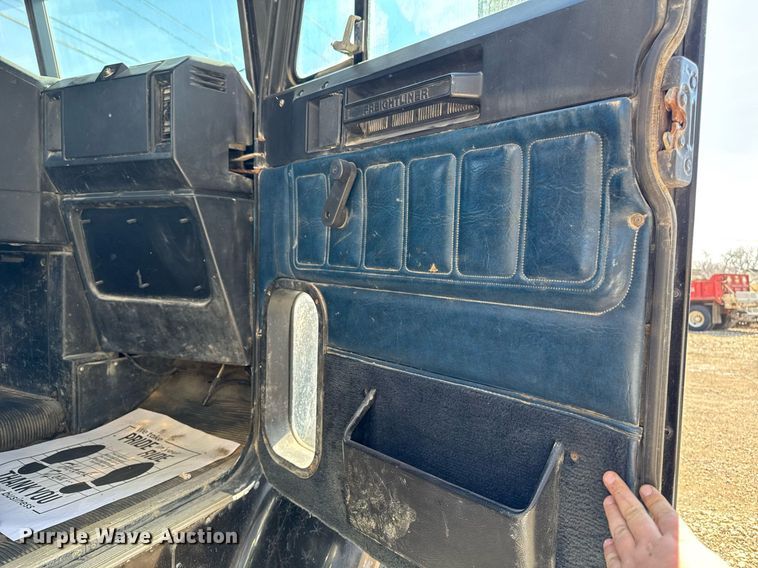 image for item EM3721 1996 Freightliner FLD112 semi truck