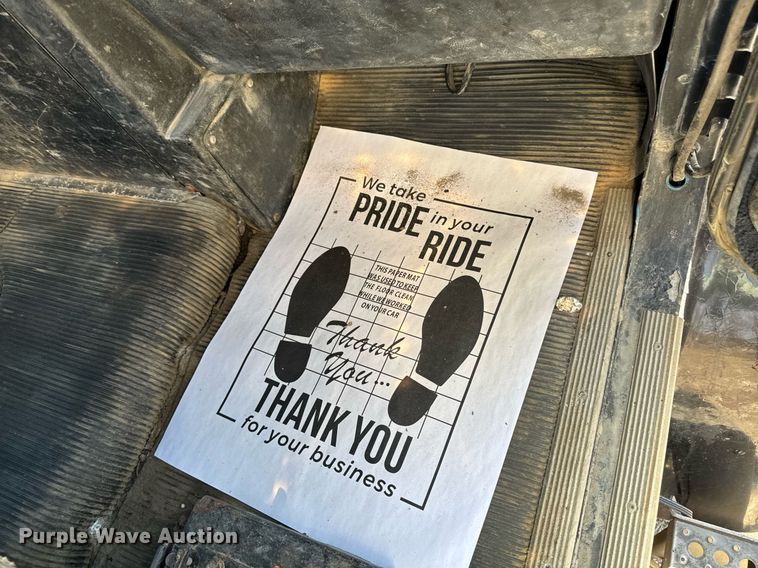 image for item EM3721 1996 Freightliner FLD112 semi truck