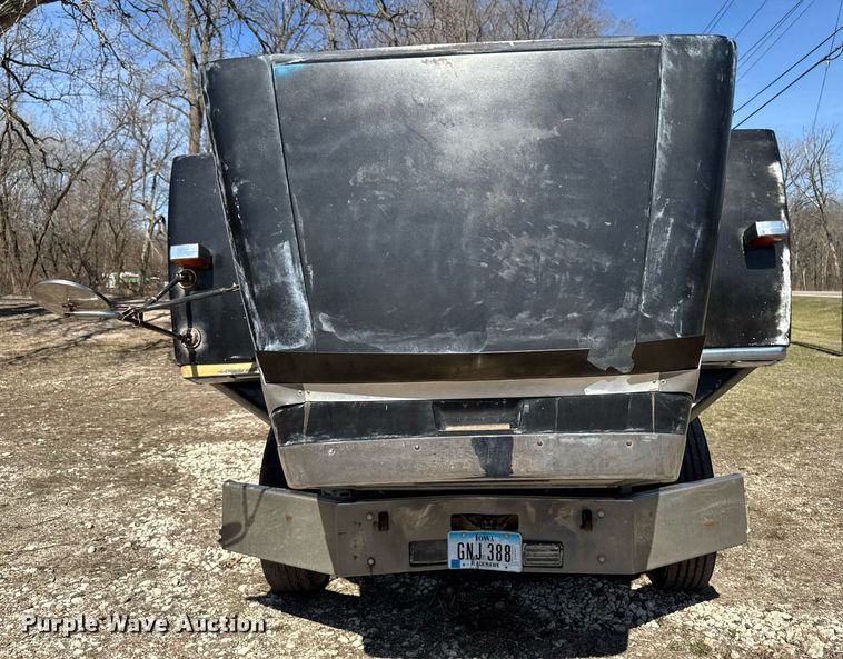 image for item EM3721 1996 Freightliner FLD112 semi truck