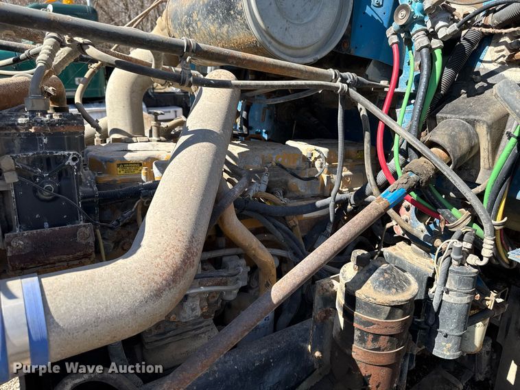 image for item EM3721 1996 Freightliner FLD112 semi truck