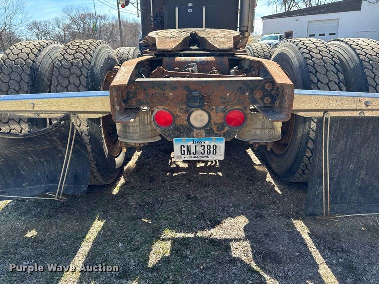 image for item EM3721 1996 Freightliner FLD112 semi truck