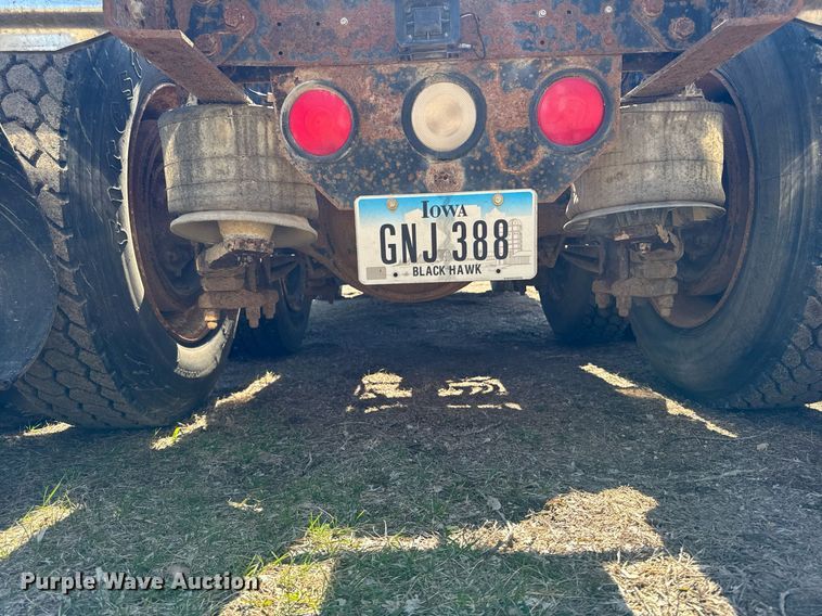 image for item EM3721 1996 Freightliner FLD112 semi truck