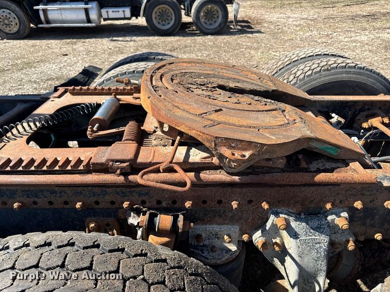 image for item EM3721 1996 Freightliner FLD112 semi truck