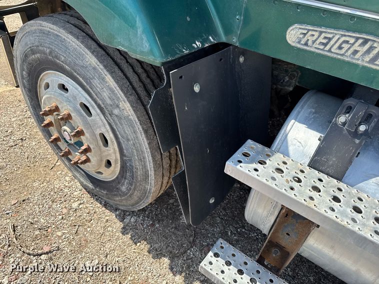 image for item EM3723 1996 Freightliner Conventional semi truck