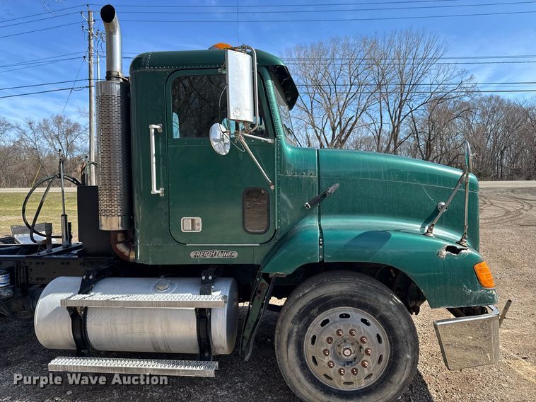 image for item EM3723 1996 Freightliner Conventional semi truck