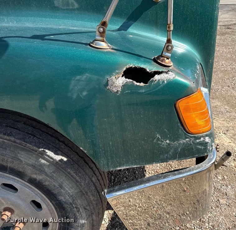 image for item EM3723 1996 Freightliner Conventional semi truck