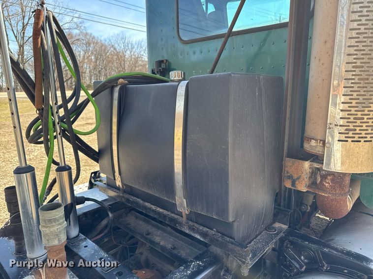 image for item EM3723 1996 Freightliner Conventional semi truck