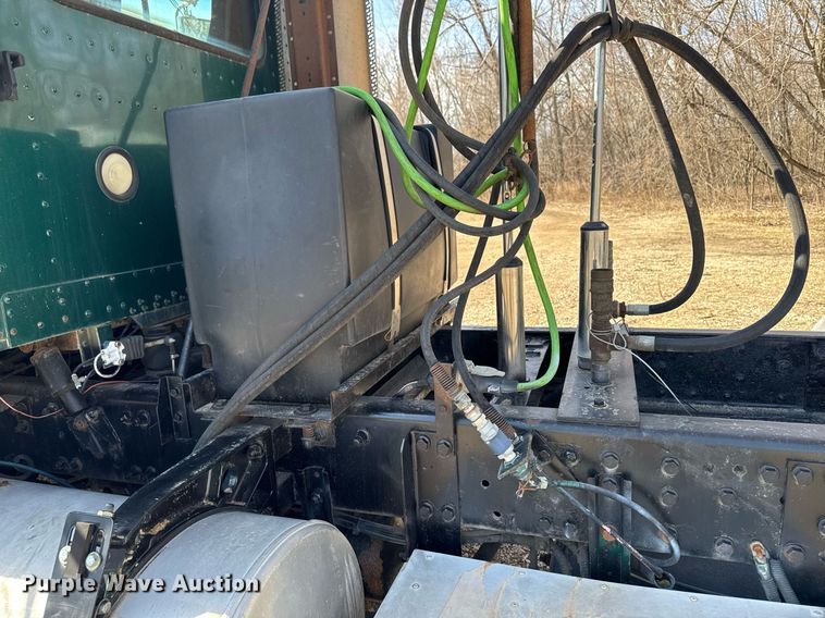 image for item EM3723 1996 Freightliner Conventional semi truck