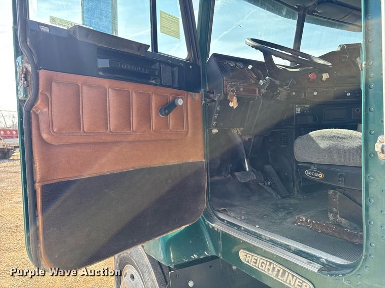 image for item EM3723 1996 Freightliner Conventional semi truck