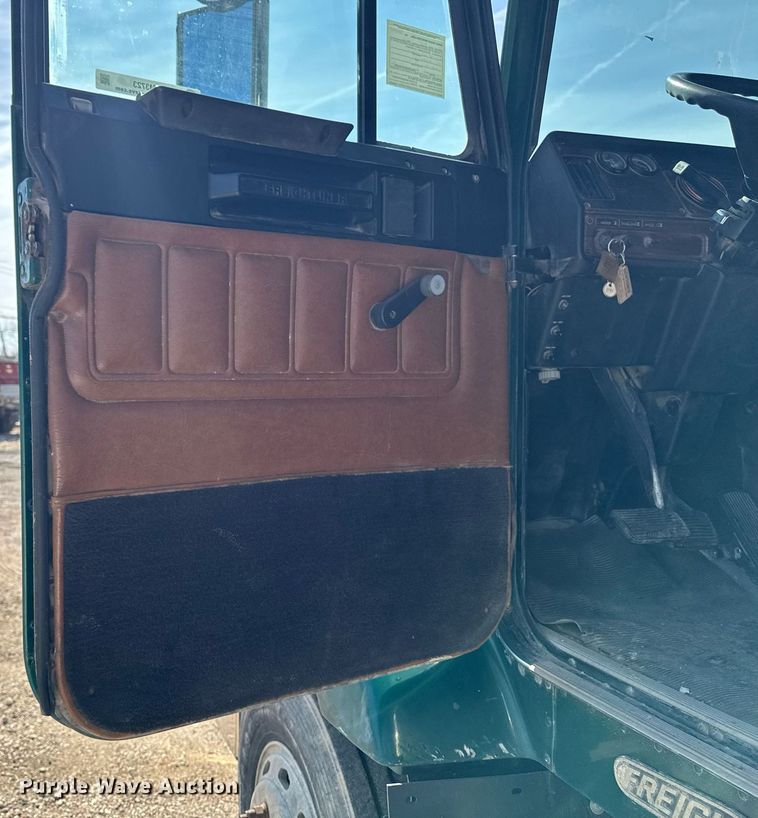 image for item EM3723 1996 Freightliner Conventional semi truck