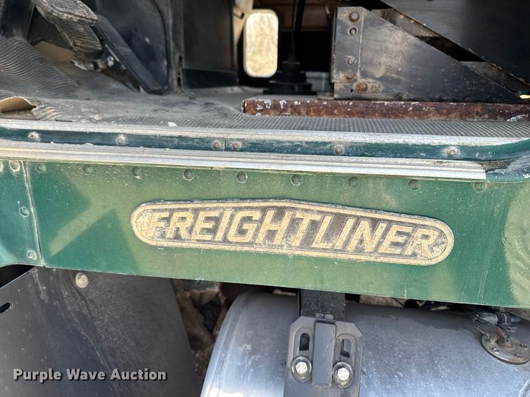 image for item EM3723 1996 Freightliner Conventional semi truck