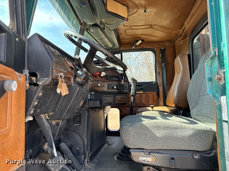 image for item EM3723 1996 Freightliner Conventional semi truck