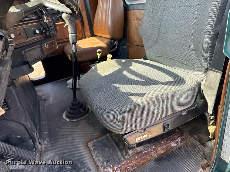 image for item EM3723 1996 Freightliner Conventional semi truck