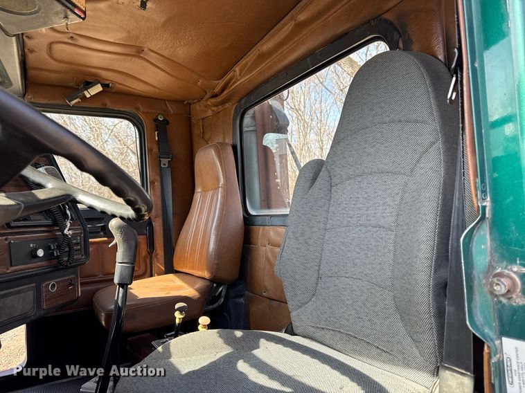 image for item EM3723 1996 Freightliner Conventional semi truck