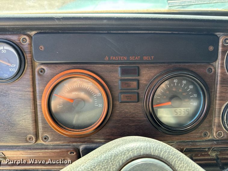 image for item EM3723 1996 Freightliner Conventional semi truck