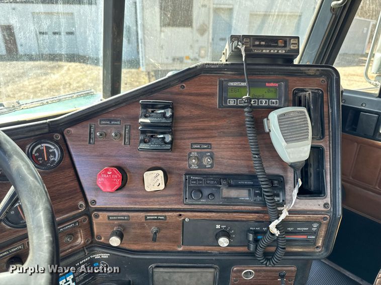 image for item EM3723 1996 Freightliner Conventional semi truck