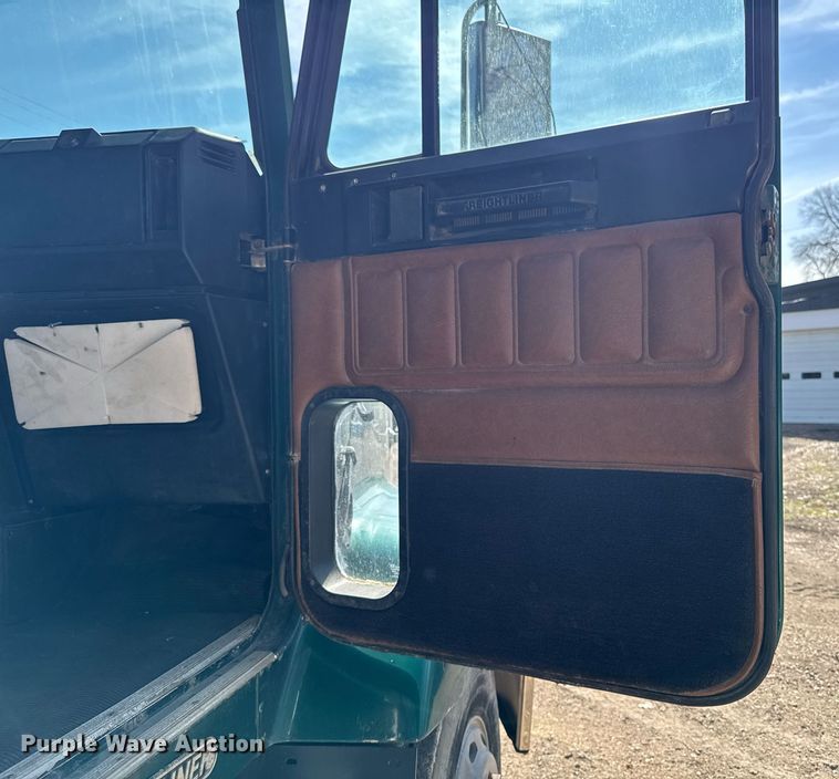 image for item EM3723 1996 Freightliner Conventional semi truck