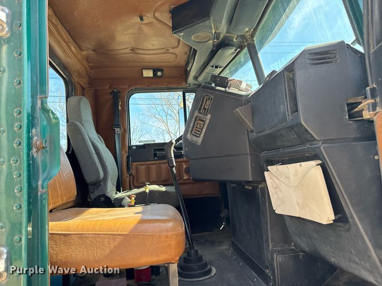 image for item EM3723 1996 Freightliner Conventional semi truck