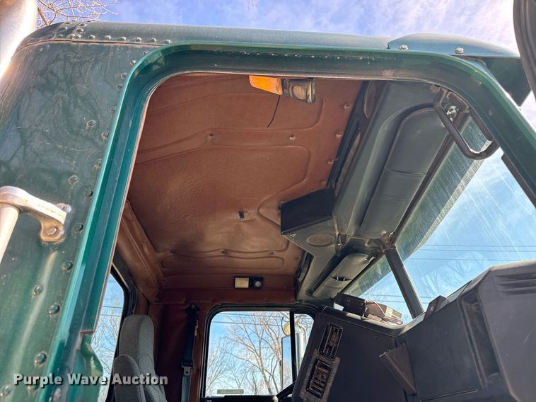 image for item EM3723 1996 Freightliner Conventional semi truck