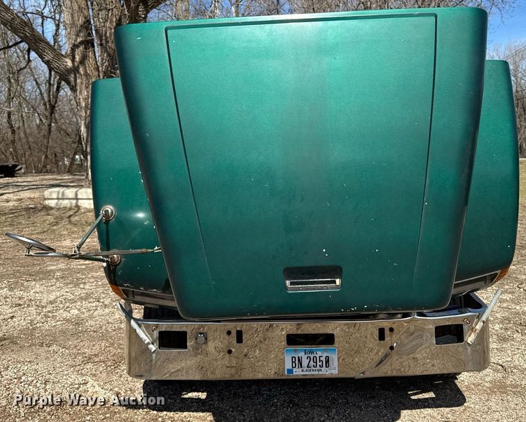 image for item EM3723 1996 Freightliner Conventional semi truck