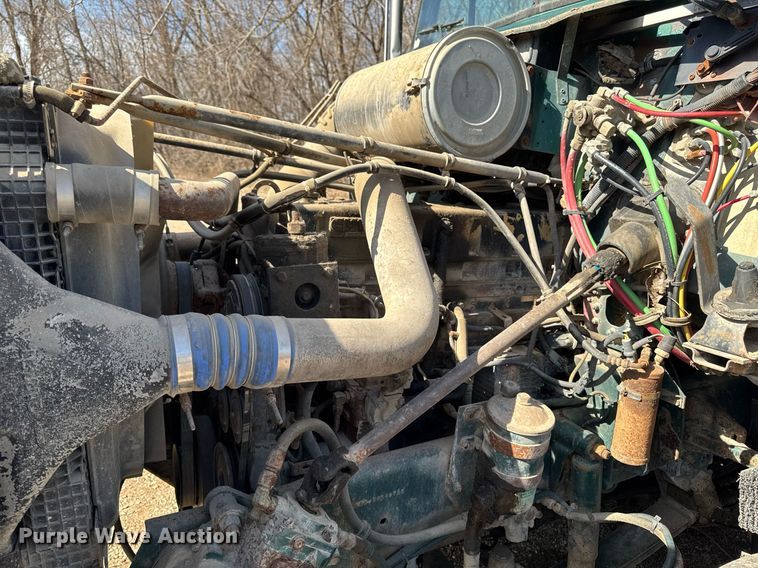 image for item EM3723 1996 Freightliner Conventional semi truck