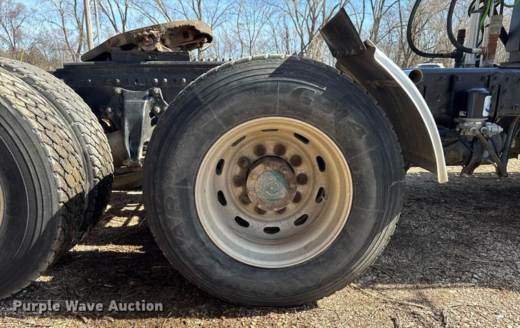 image for item EM3723 1996 Freightliner Conventional semi truck