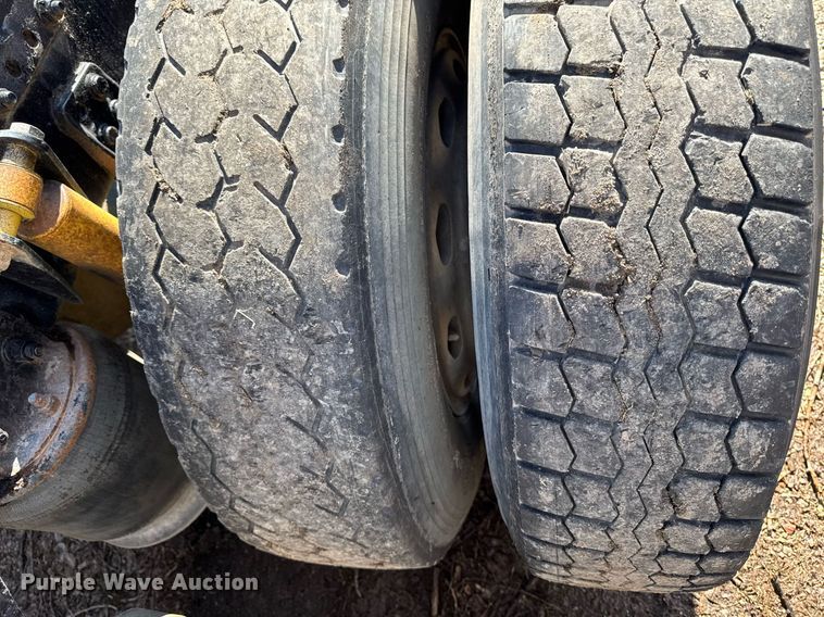 image for item EM3723 1996 Freightliner Conventional semi truck