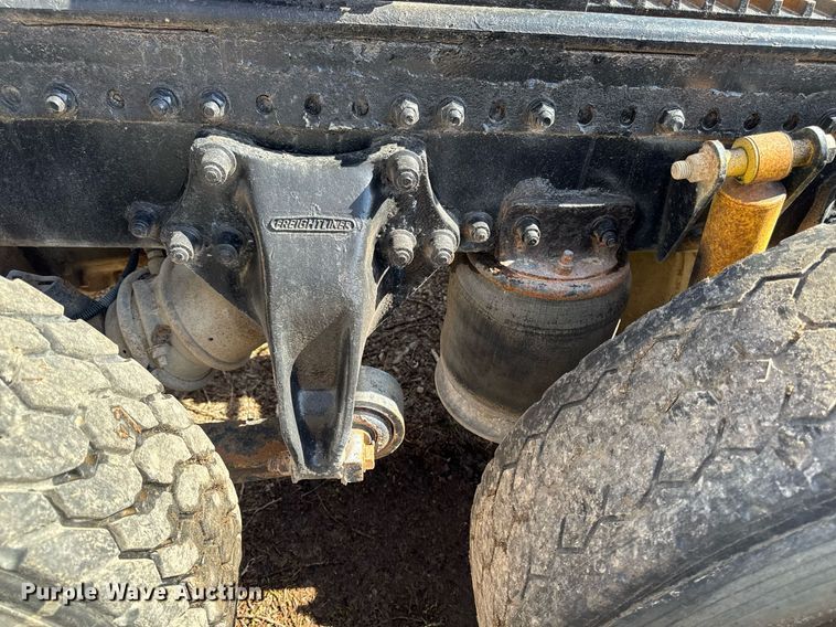 image for item EM3723 1996 Freightliner Conventional semi truck