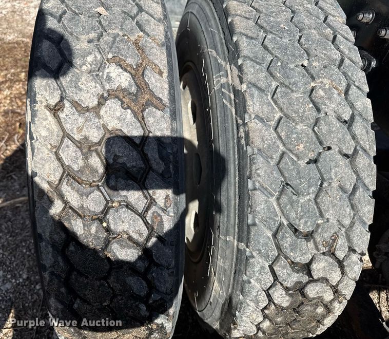 image for item EM3723 1996 Freightliner Conventional semi truck