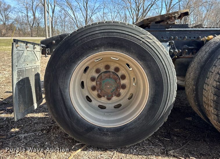 image for item EM3723 1996 Freightliner Conventional semi truck