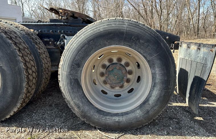 image for item EM3723 1996 Freightliner Conventional semi truck