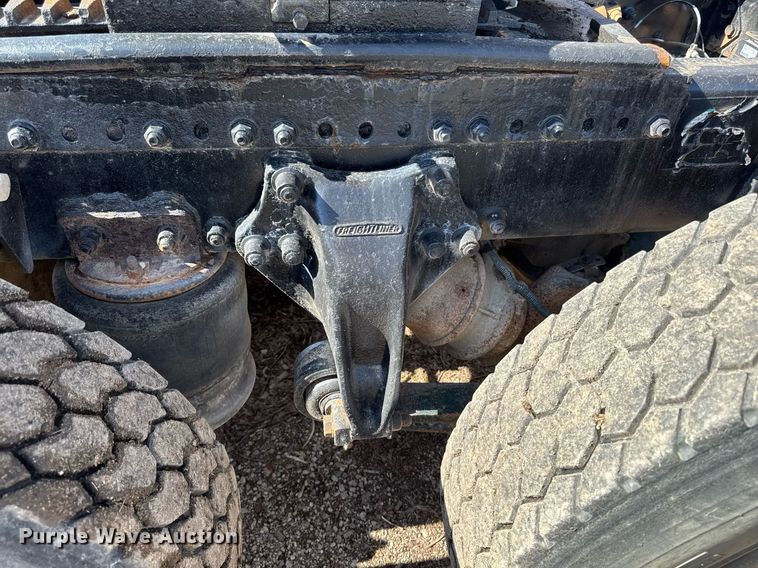 image for item EM3723 1996 Freightliner Conventional semi truck