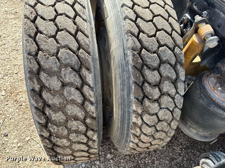 image for item EM3723 1996 Freightliner Conventional semi truck