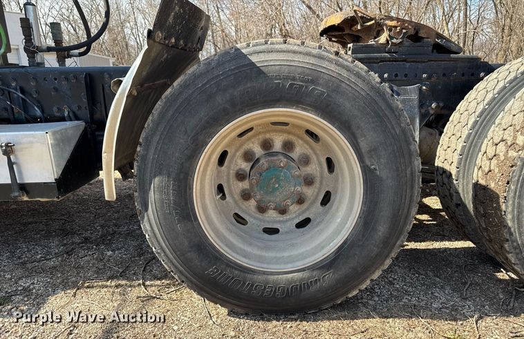 image for item EM3723 1996 Freightliner Conventional semi truck