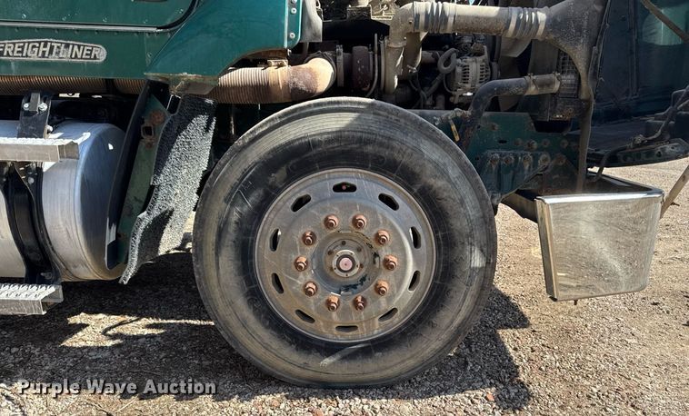 image for item EM3723 1996 Freightliner Conventional semi truck