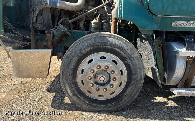 image for item EM3723 1996 Freightliner Conventional semi truck