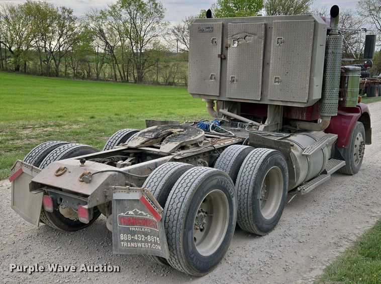 image for item EM7029 2002 Kenworth T800 semi truck