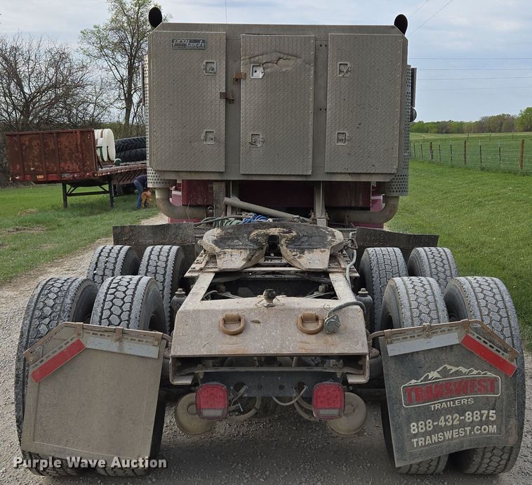 image for item EM7029 2002 Kenworth T800 semi truck