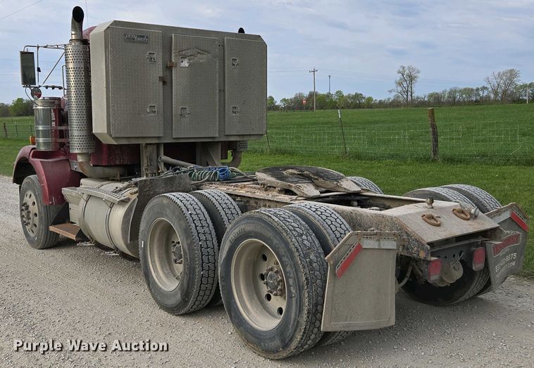 image for item EM7029 2002 Kenworth T800 semi truck