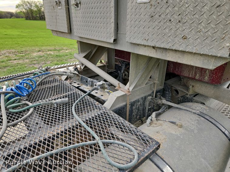 image for item EM7029 2002 Kenworth T800 semi truck