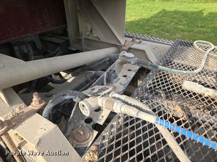 image for item EM7029 2002 Kenworth T800 semi truck