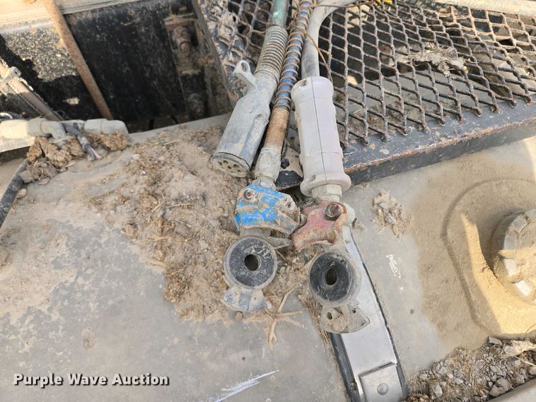 image for item EM7029 2002 Kenworth T800 semi truck