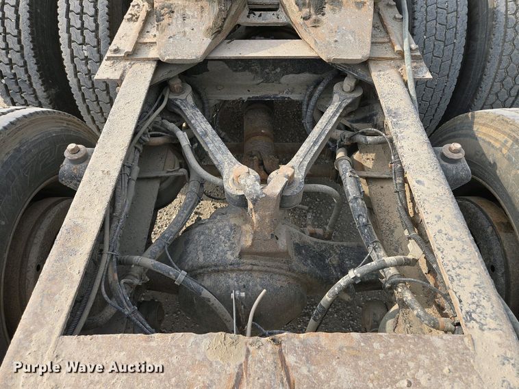 image for item EM7029 2002 Kenworth T800 semi truck