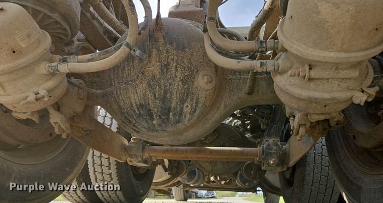 image for item EM7029 2002 Kenworth T800 semi truck