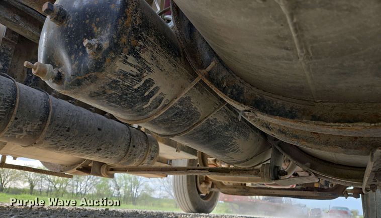 image for item EM7029 2002 Kenworth T800 semi truck