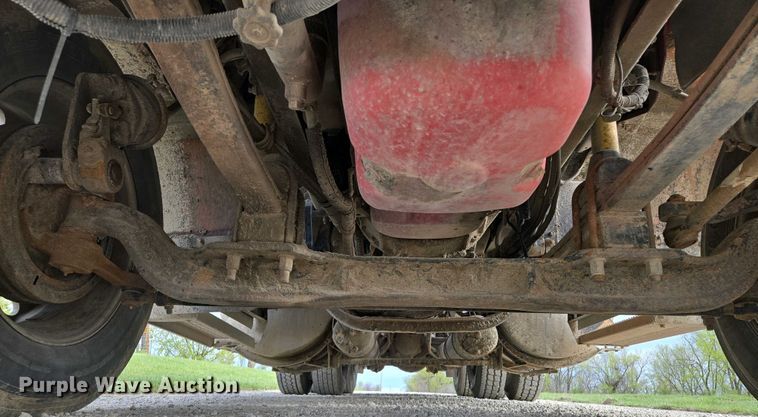 image for item EM7029 2002 Kenworth T800 semi truck