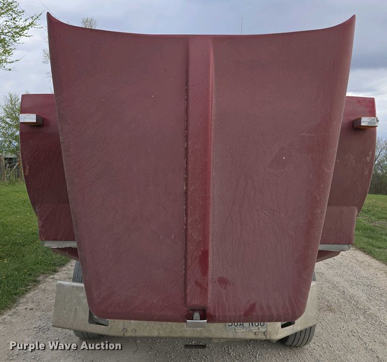 image for item EM7029 2002 Kenworth T800 semi truck