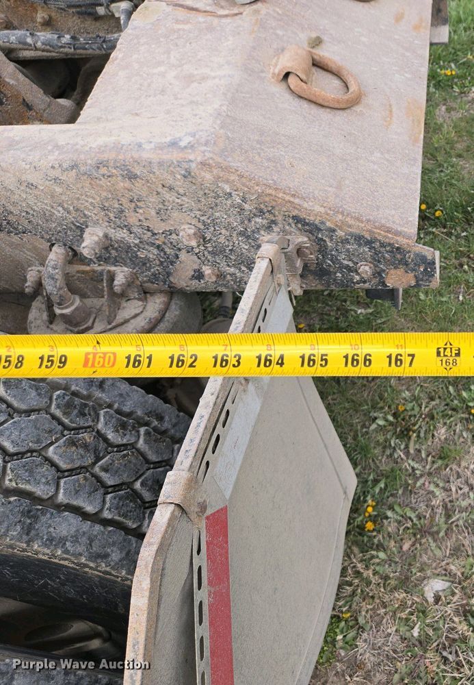 image for item EM7029 2002 Kenworth T800 semi truck