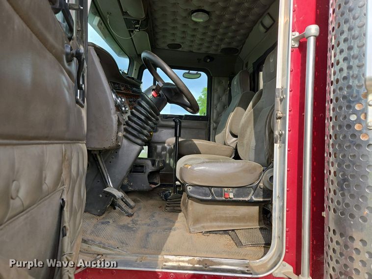 image for item EM7029 2002 Kenworth T800 semi truck