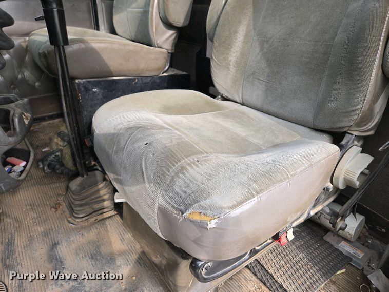 image for item EM7029 2002 Kenworth T800 semi truck